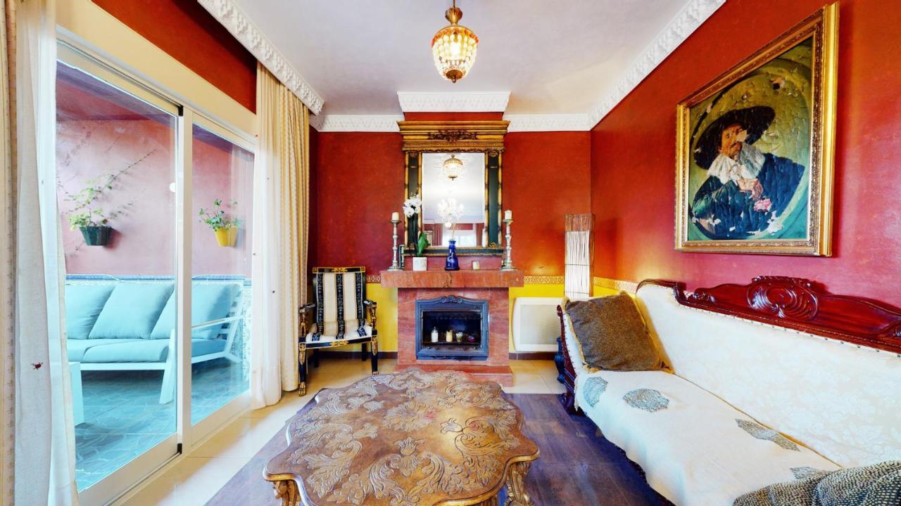 Majestic By The Heated Private Pool & Jacuzzi Villa
