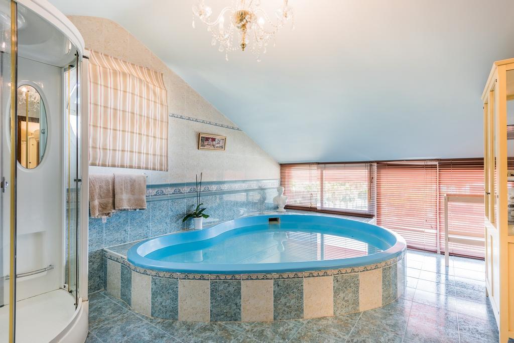Villa Majestic By The Beach *