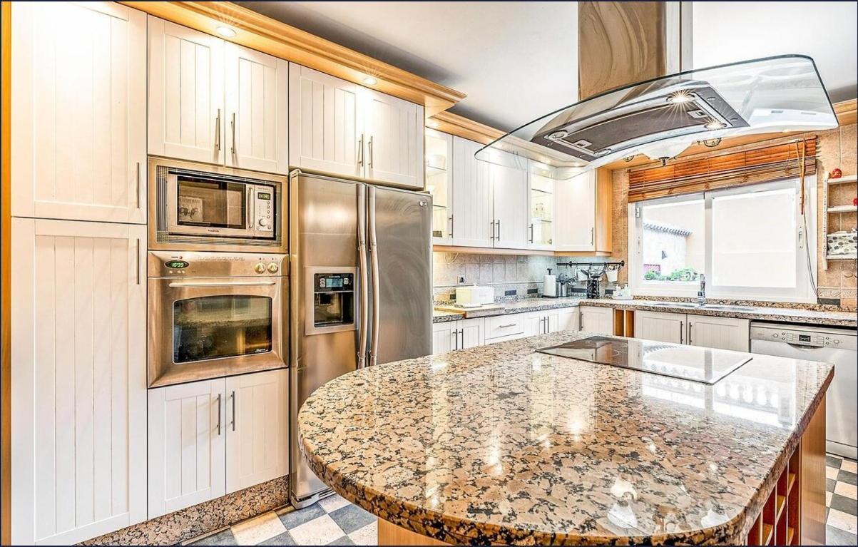 Majestic By The Heated Private Pool & Jacuzzi Villa *